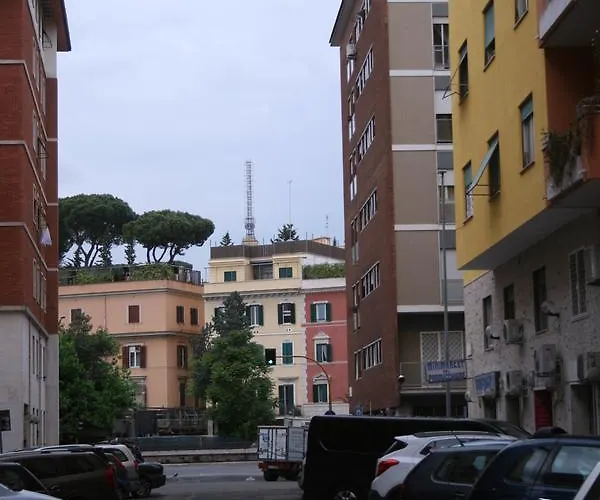Vatican Giulia Oda ve Kahvaltı Roma